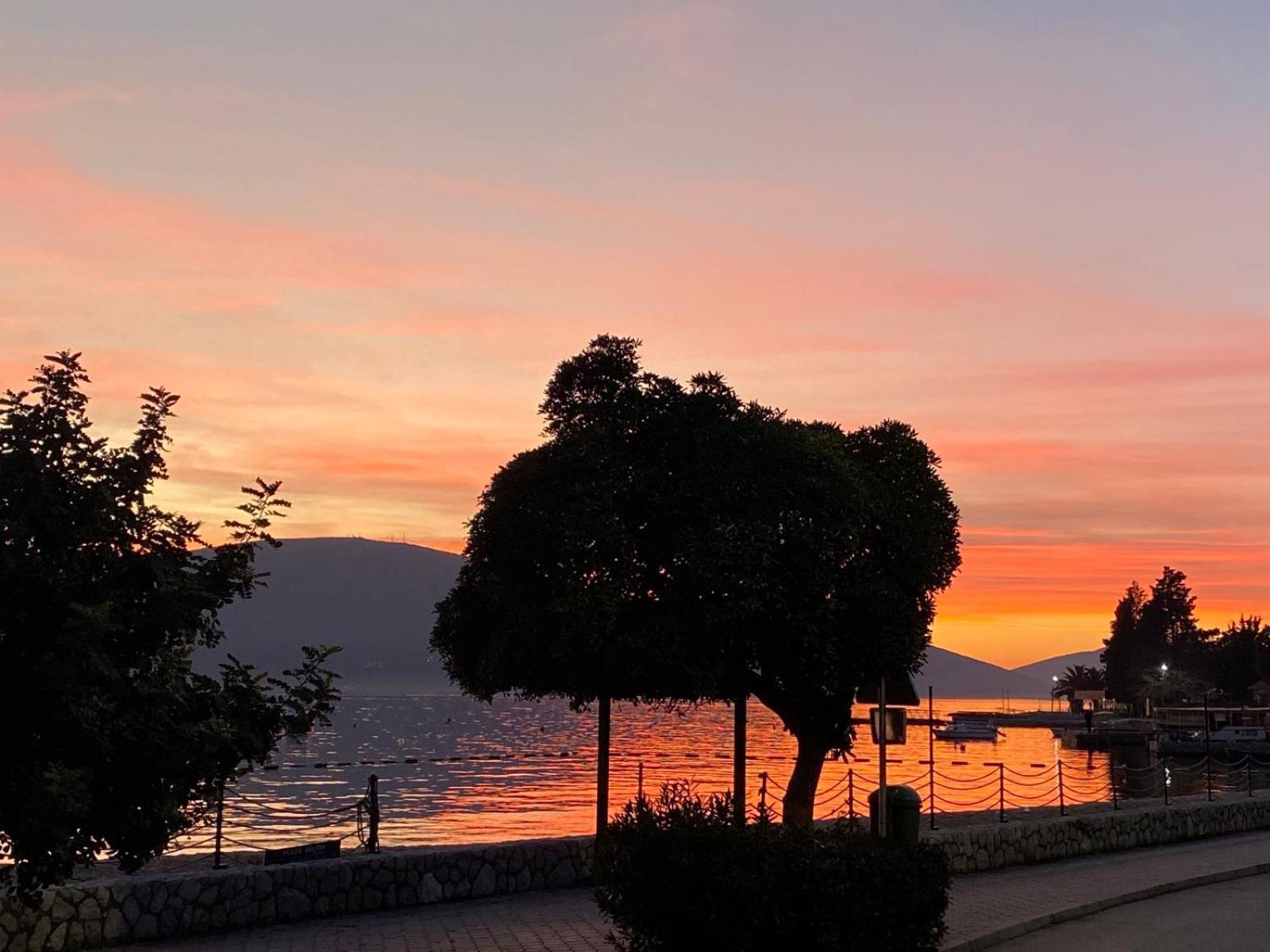 Apartment Casa Sul Mare Tivat Exteriér fotografie
